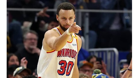 NBA, Steph Curry da impazzire: 8/8 da tre punti, è record in carriera. VIDEO