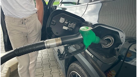 Carburanti al rialzo a Natale, qual è la media prezzo servito e self a fine 2024