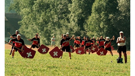 Hornussen, lo sport nazionale svizzero ad alta precisione