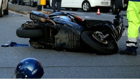 Auto contro scooter a Marigliano: morto 17enne, ferito l’amico coetaneo