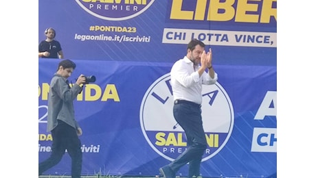 Pontida, attesi in 10mila al grido di “Non è reato difendere i confini”. Grimoldi: “Questa non è la Lega, ma Salvini Premier”