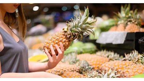 “Galeotto fu l’ananas”. Dall’Italia alla Spagna, il dating si fa al supermercato