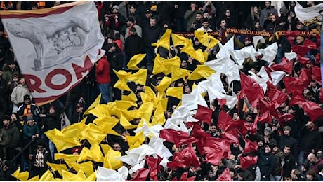 Roma-Lazio, striscione tifosi giallorossi: Noi colori di questa città, voi feccia della società