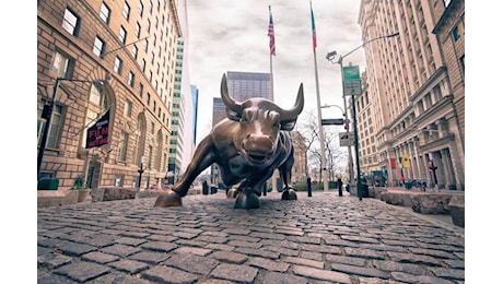 Indici di Wall Street: le Perdite dell’S&P 500 e del Nasdaq Rallentano, mentre il Dow Jones si Mantiene in Positivo