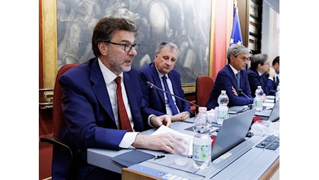 Giorgetti presenta la manovra: Priorità Cuneo, Irpef e sanità. Revisione valori catastali dopo bonus edilizi