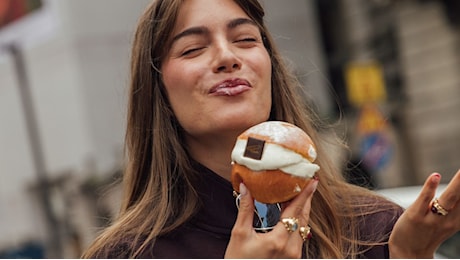 Gli anelli chunky sono la tendenza boho dell'estate 2025 che sposterà lo sguardo sull'eleganza delle mani