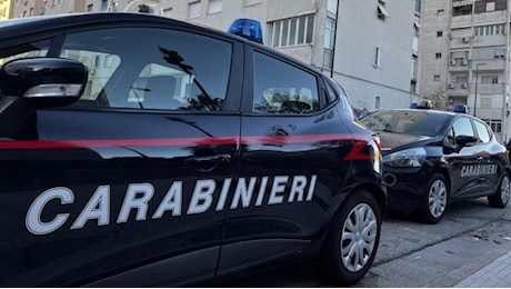 Roma, 17enne su motorino rubato vede i carabinieri e fugge: morto nello schianto contro la caserma dei vigili del fuoco