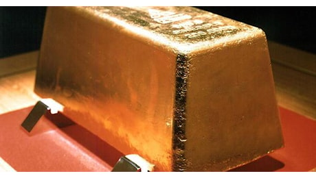 Oro a nuovi massimi, quotazioni spot a 2.463,31 dollari