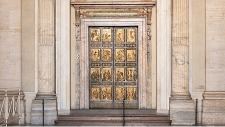 Il Papa: la Porta Santa che si apre a Natale ci invita a compiere un passaggio