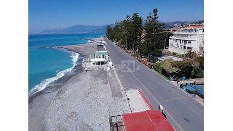 Mareggiata in corso, il Sindaco di Bordighera chiude il lungomare Argentina