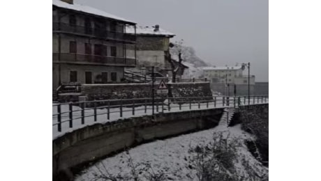 Pontechianale imbiancata, arriva il primo freddo invernale in provincia di Cuneo