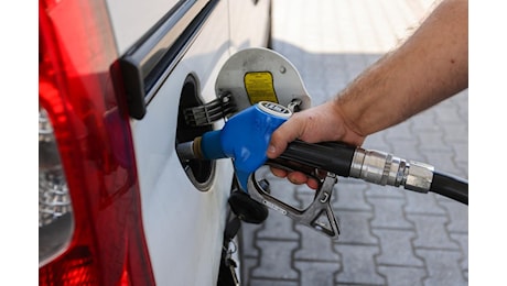 Accise carburanti, consumatori in allarme per l’allineamento benzina-diesel