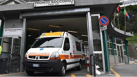 Genova, due sorelle precipitano dal quarto piano: una è morta, l’altra è gravissima