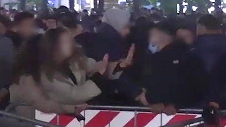 “Palpeggiata in piazza da 30 uomini” Inchiesta sul Capodanno di Milano