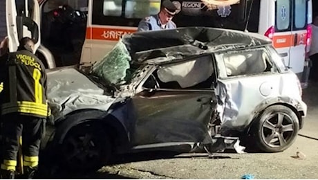 Auto contro albero, muore 26enne