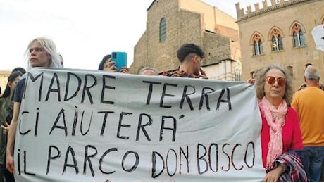 Bologna, la protesta al parco Don Bosco contro le nuove scuole Besta non si ferma d'estate: «Ecco il raduno ambientalista»