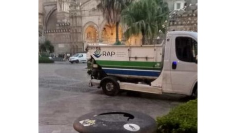 Palermo sporca dopo il Festino, Rap in azione dalle 4 del mattino per ripulirla: frigoriferi abbandonati per strada