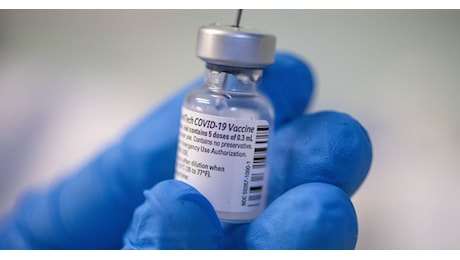 Vaccino Covid, mortalità nei bambini con 3 dosi tra 0-14 anni superiore del 45% rispetto ai non inoculati, lo STUDIO sui dati del governo inglese