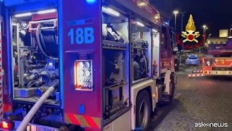 Napoli, incendio in un'attività ricettiva in centro: morta una donna