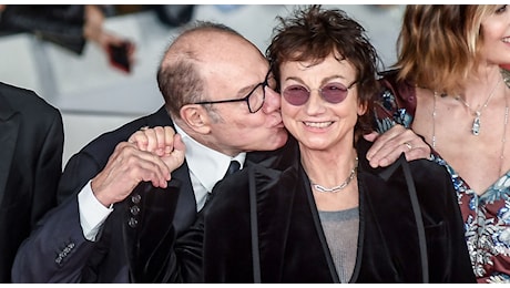 Festa del Cinema di Roma, Carlo Verdone show sul red carpet: balla con Gianna Nannini, poi posa in mezzo ai fotografi