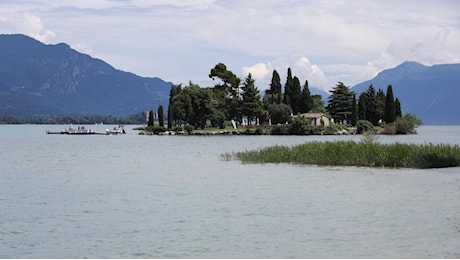 Lago di Garda, centinaia di intossicati a Torri del Benàco. Vietato l'uso dell’acqua potabile: è colpa di un virus