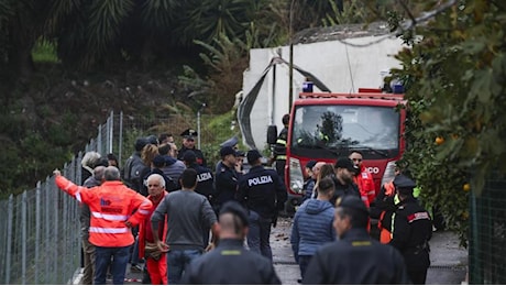 Morti nella fabbrica di botti abusiva, i sindacati: «Siamo a 67 decessi. Adesso va riconosciuto l'omicidio sul lavoro»