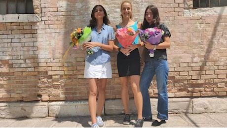 “Tutto regolare”: gli ispettori del Ministero chiudono la protesta delle tre studentesse di Venezia che avevano fatto scena muta alla Maturità