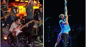 Michael J. Fox sul palco con i Coldplay, l'esibizione commovente con la chitarra: come in Ritorno al Futuro VIDEO