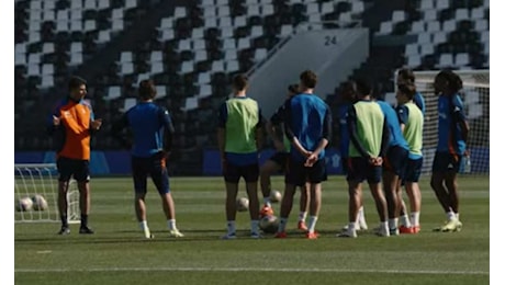 Allenamento Juve, la prima seduta in Arabia Saudita: quel gesto di Thiago Motta non è passato inosservato – VIDEO