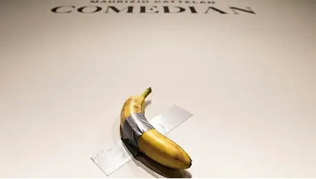 Il fruttivendolo che ha venduto (a 25 cent) la banana di Cattelan: «Come possono pagarla 6,2 milioni?