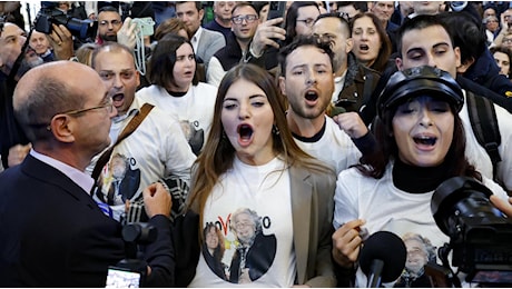 Beppe Grillo e il cambio di stato: i 5 stelle da francescani a gesuiti