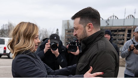 Oggi il presidente ucraino Zelensky a Roma: blindati Parioli e Villa Pamphilj. Venerdì la visita da papa Francesco