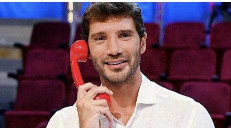 Stefano De Martino in prima serata con una puntata speciale di Affari Tuoi Vip: chi sono i protagonisti che giocheranno