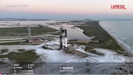 VIDEO SpaceX, nuovo test di volo per Starship: razzo rientra alla base per la prima volta