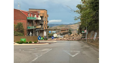 Frana in via Pergusa, Enna tagliata in 2, disagi infiniti in una città allo stremo