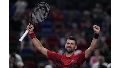 ATP Shanghai, Novak Djokovic supera in rimonta il giovane Mensik e si guadagna la semifinale