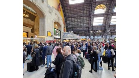 Uomo investito a Torino, ritardi 'monstre' dei treni anche a Milano