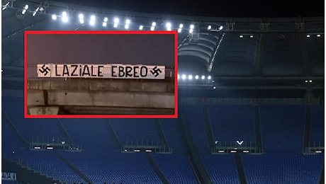 Striscione shock antisemita prima del derby Roma-Lazio: le svastiche e la scritta Laziale ebreo