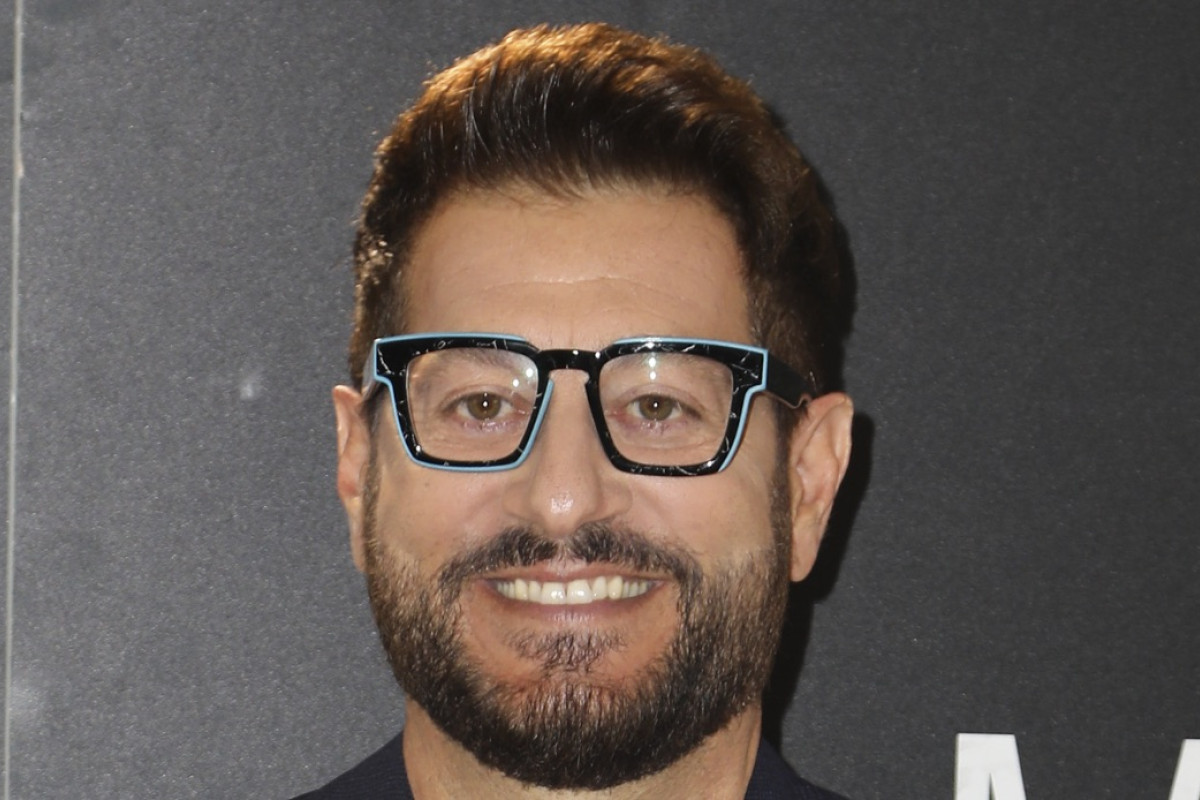 Sarabanda Celebrity: Enrico Papi guida la sfida musicale tra VIP, chi conquisterà il pubblico questa settimana?