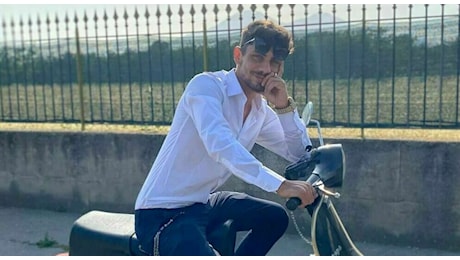 Incidente all'Epifania, morto un ragazzo: Emanuele aveva 23 anni. «Residenti svegliati dal rumore dello schianto»