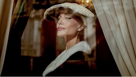 Maria: Angelina Jolie è Maria Callas nel trailer italiano del biopic che svela la data d'uscita