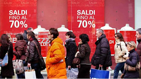 Saldi invernali 2025: cosa comprare ora per essere di tendenza tutto l'anno. Al via il 4 gennaio