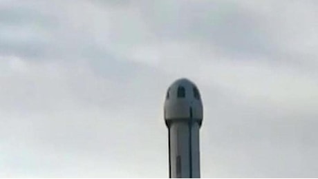 Blue Origin, il lancio e l'atterraggio di Katy Perry, Lady Bezos e le altre turiste spaziali