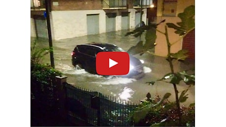 Meteo: nubifragio a Modena, forti piogge provocano locali esondazioni in città, il Video