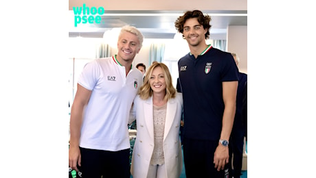 Giorgia Meloni vola a Parigi per visitare Casa Italia e pranza insieme ai campioni olimpici Nicolò Martinenghi e Thomas Ceccon