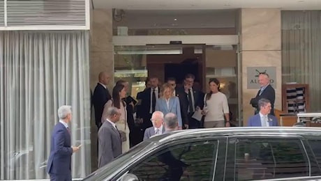 Meloni lascia l’albergo per l’incontro con Lula – Video