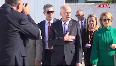 VIDEO Tunisia, il presidente Kais Saied arriva al seggio