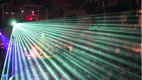 Firenze, ragazza racconta: “Sono stata violentata nel bagno di una discoteca”