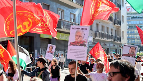 Liliana Segre e i cartelli di minaccia al corteo Pro Palestina di Milano: “A 94 anni io sarei una agente sionista?”