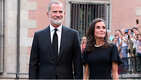 Perché Letizia di Spagna ha indossato le perle al funerale del cugino del re